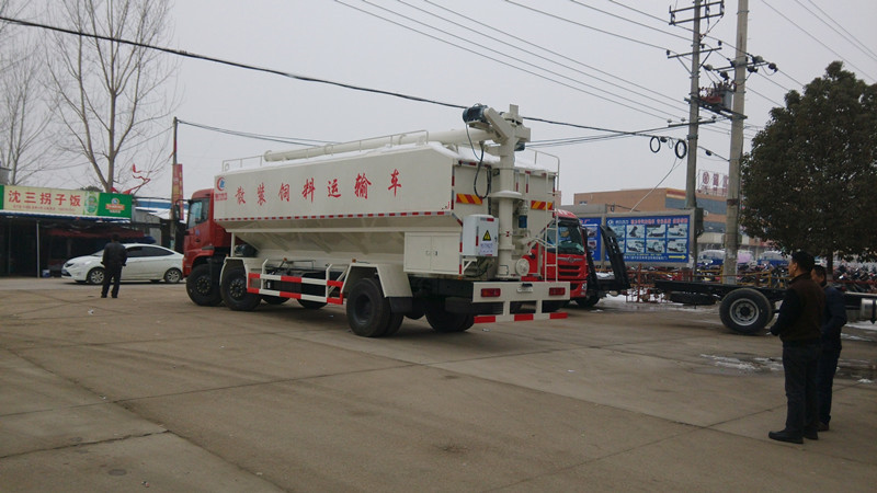 天錦30方散裝飼料車(chē)
