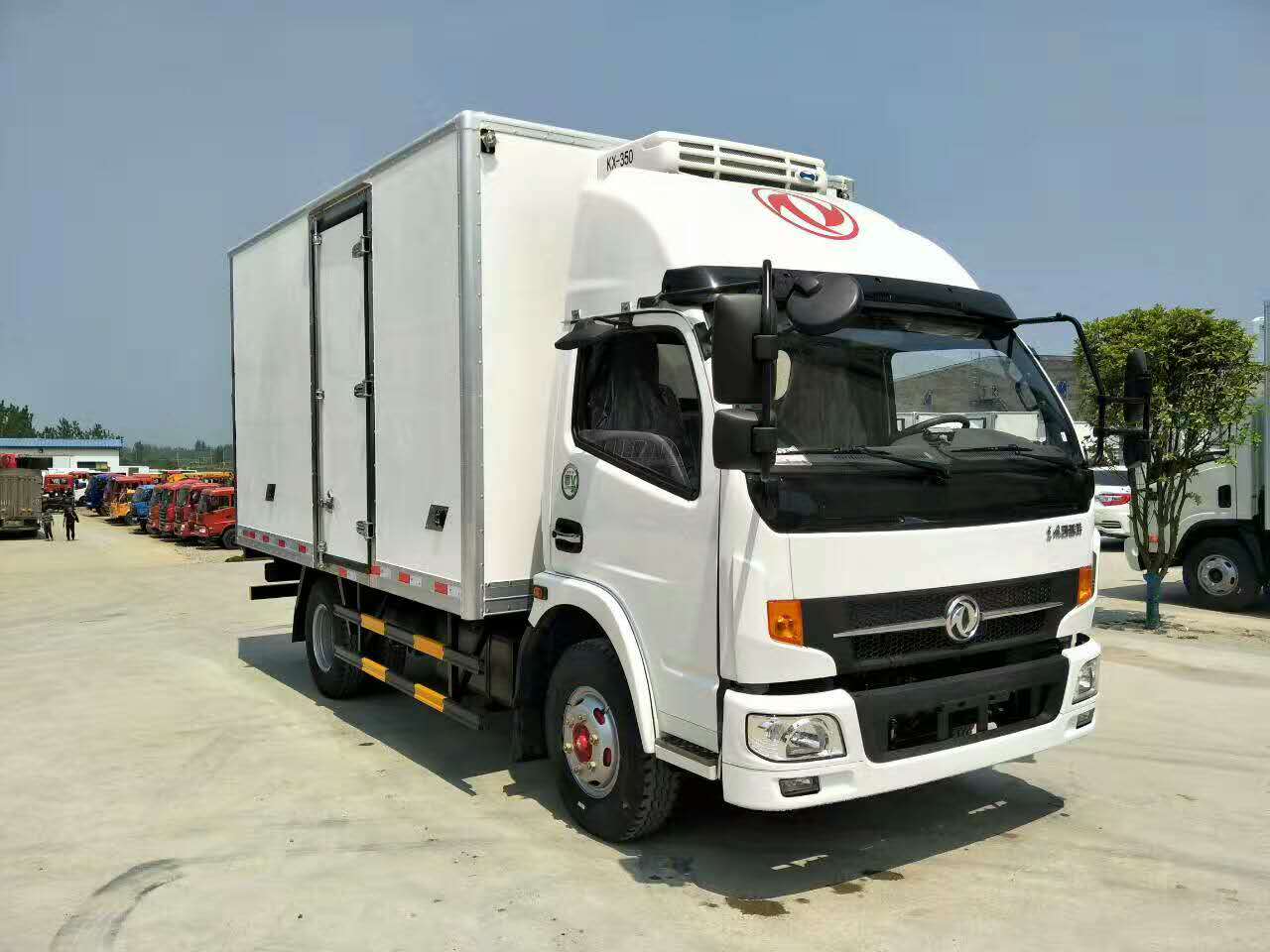 東風(fēng)凱普特國五4米2冷藏車(chē)